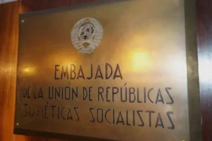 Placa-de-la-embajada-sovietica-en-barcelona