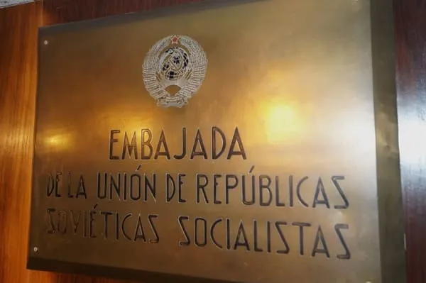 Placa-de-la-embajada-sovietica-en-barcelona