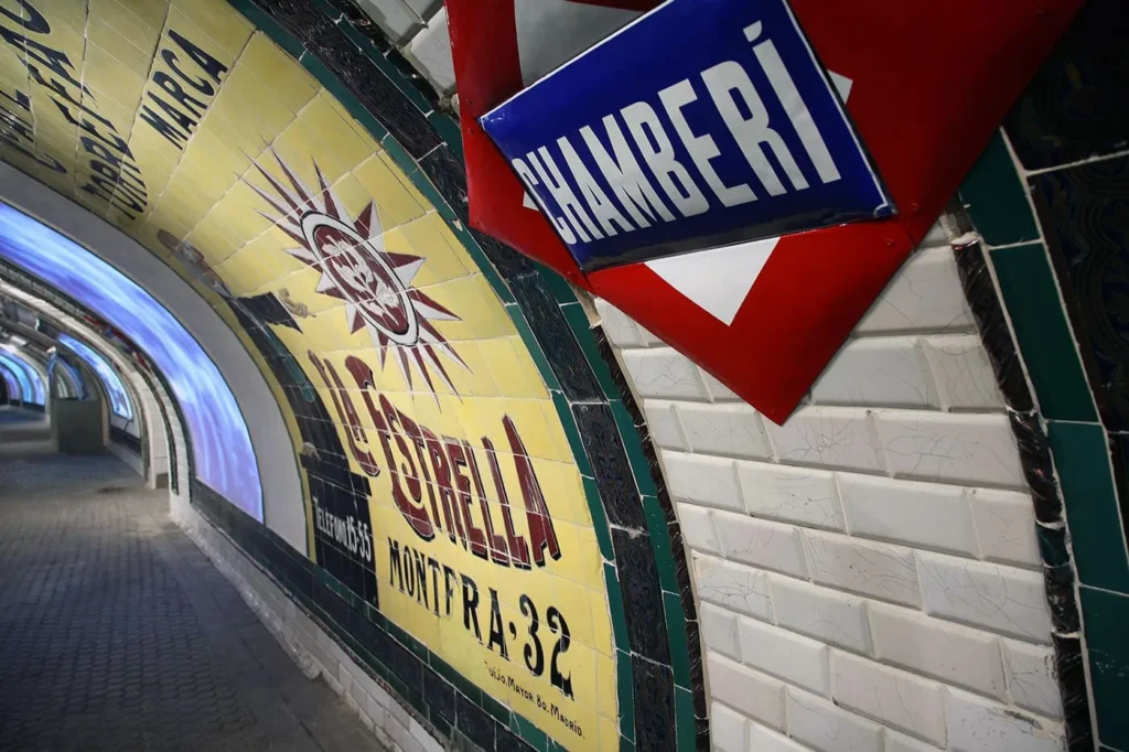 estacion fantasma chamberi letrero