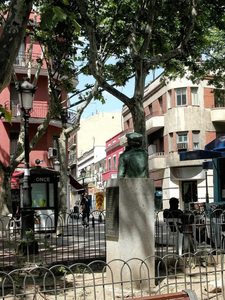 monumento-de-la-abuela-rockera-en-madrid
