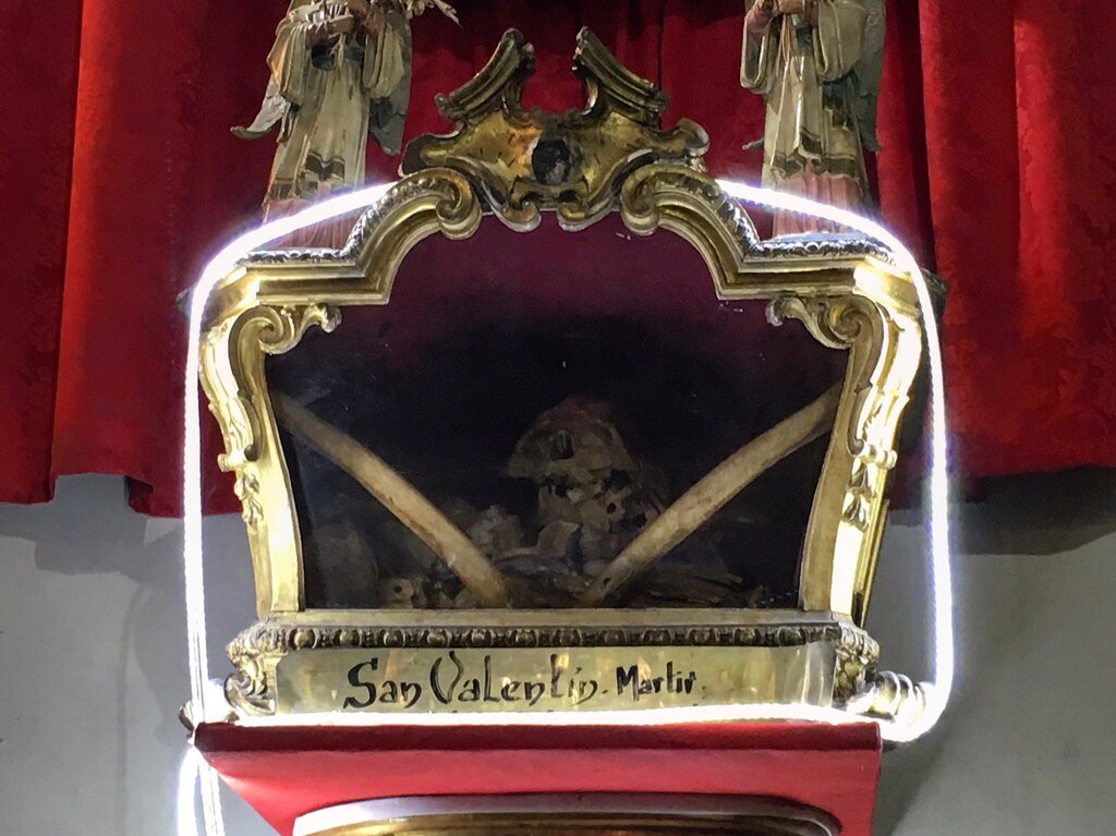 reliquias-de-san-valentin-en-la-iglesia-de-san-anton.