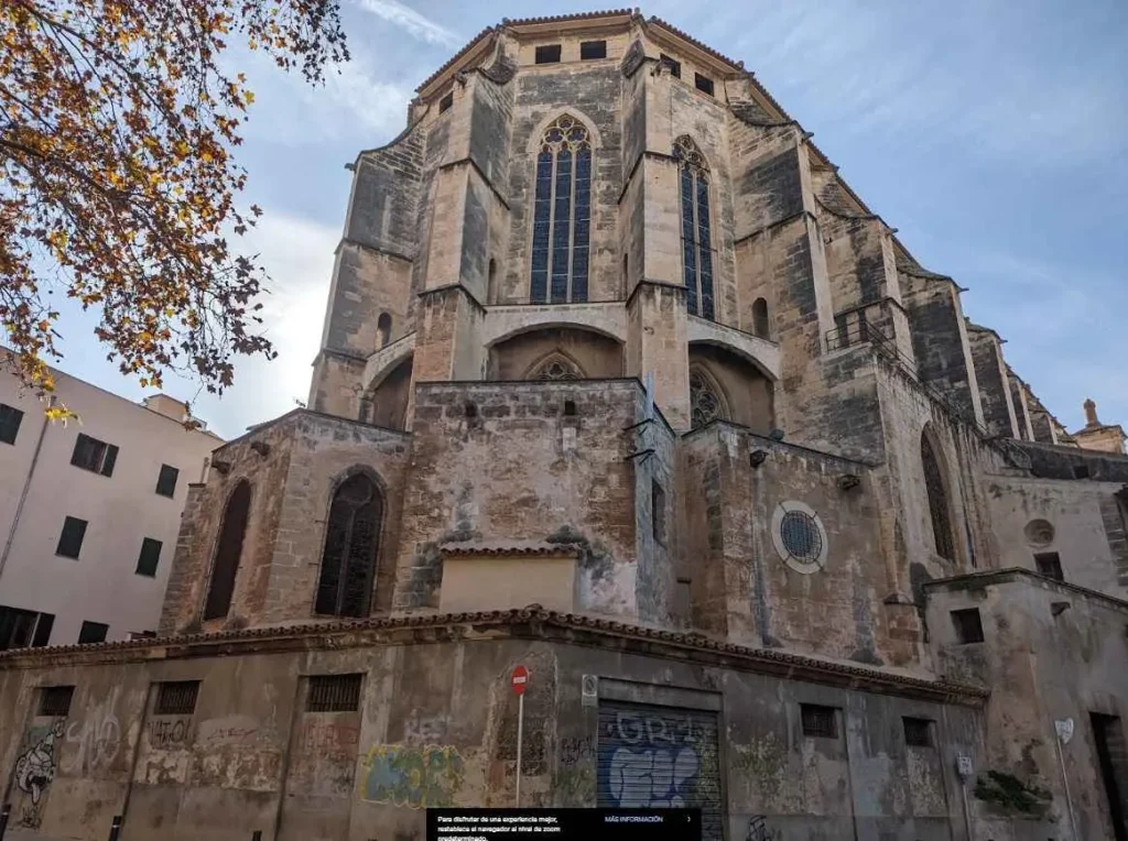 iglesia de san francisco en palma de mallorca vista desde atras