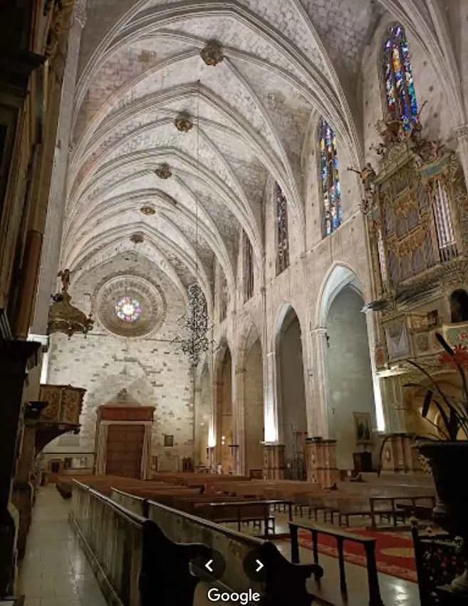 interior de la iglesia de san francisco en palma de mallorca