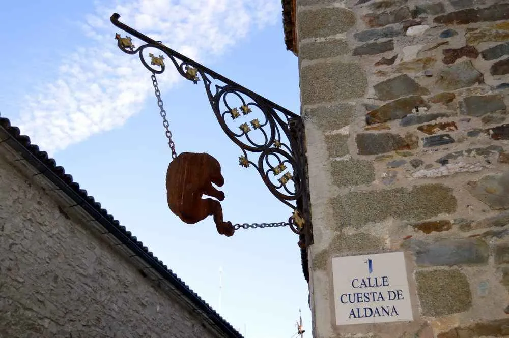 Calle cuesta de Aldana y casa del mono