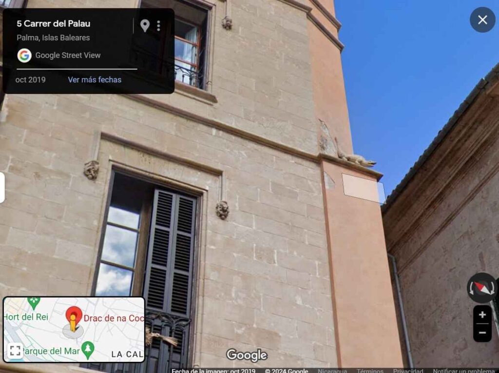 edificio donde esta la escultura de drac de na coca