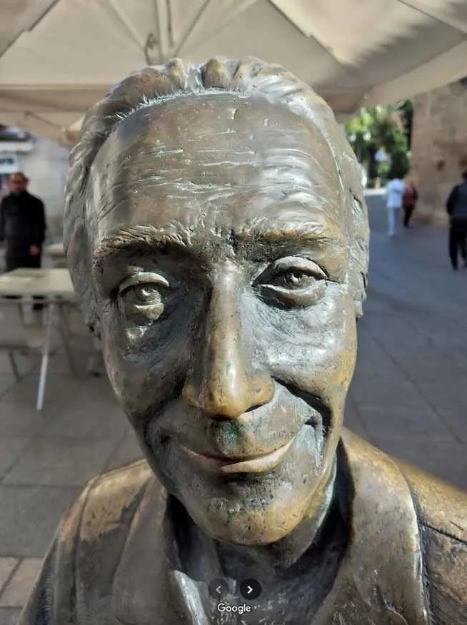 rostro de la estatua de leoncia gomez galan en caceres