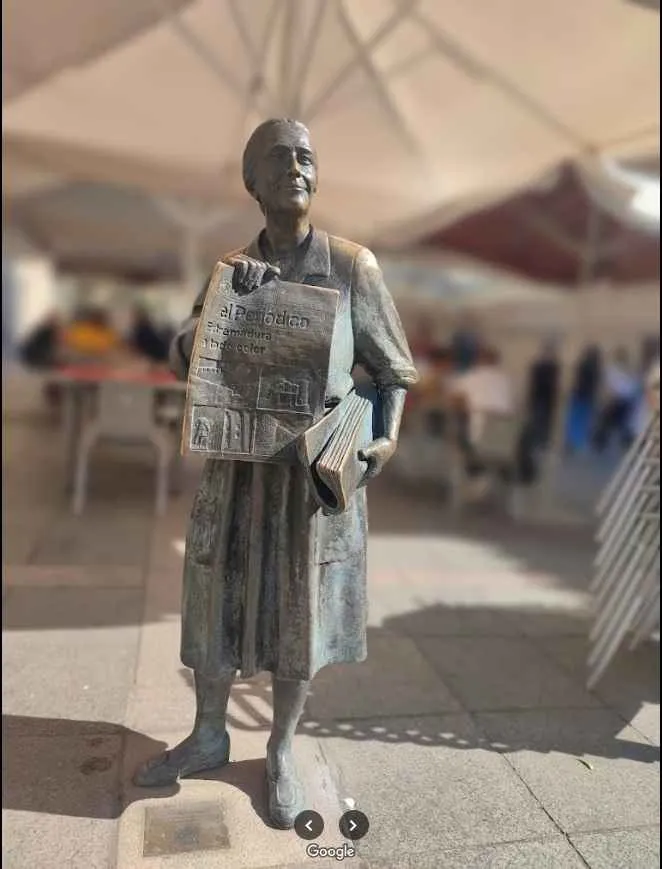 monumento a leoncia gomez galan en caceres