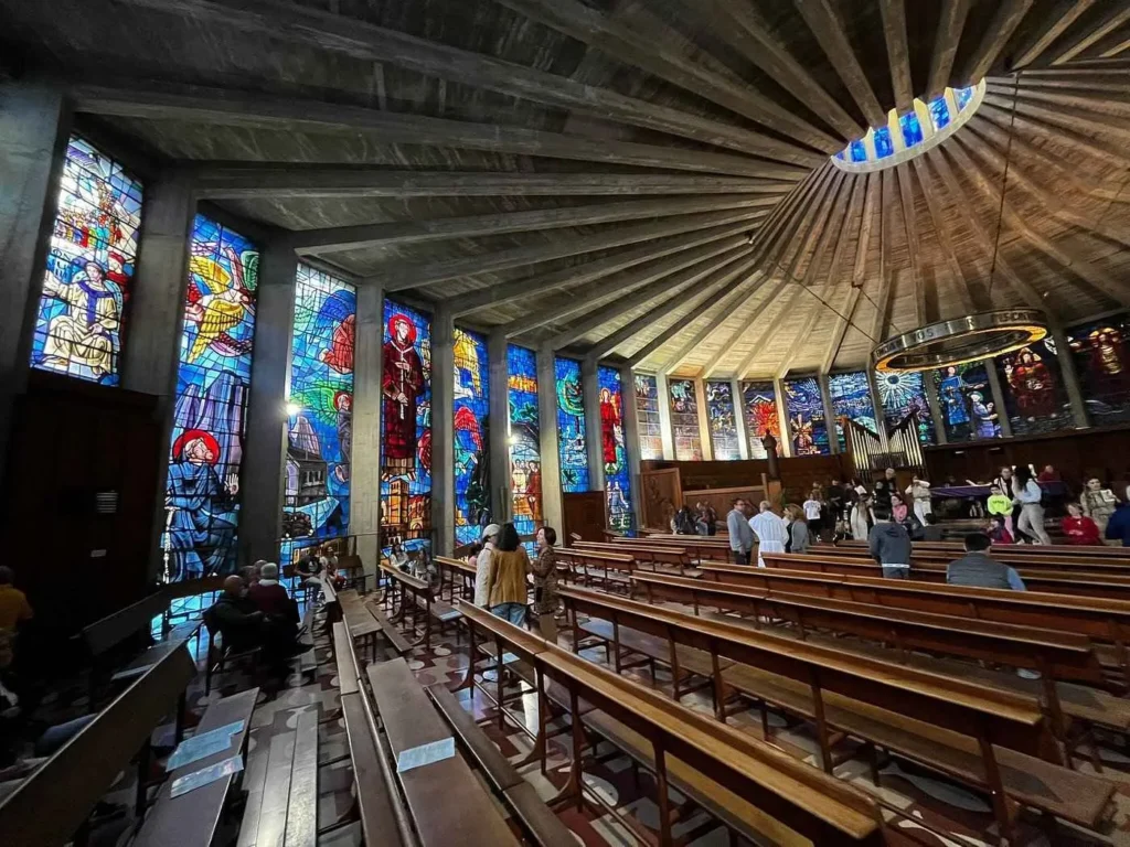 misa en la iglesia de cristal palma de mallorca