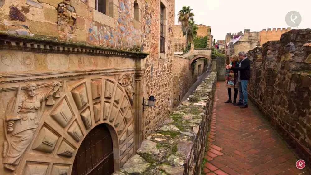 vista desde la torre de bujaco al portico trasero del palacio episcopal
