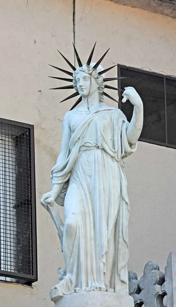 estatua de la libertad madrileña