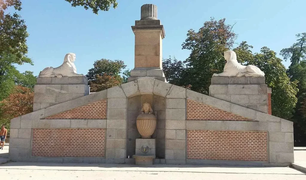 Fuente egipcia del retiro