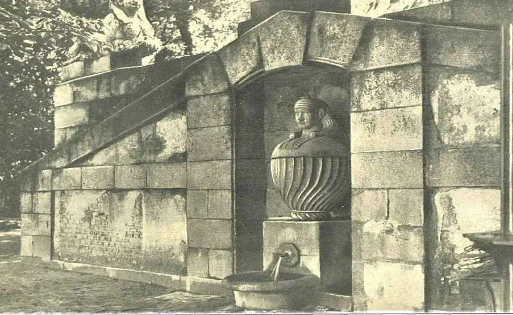 La fuente en una fotografía publicada en 1922 por la revista La Esfera