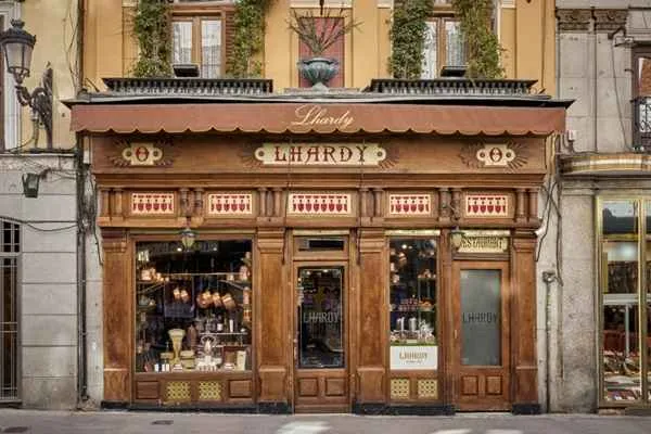 fachada principal del restaurante lhardy en madrid