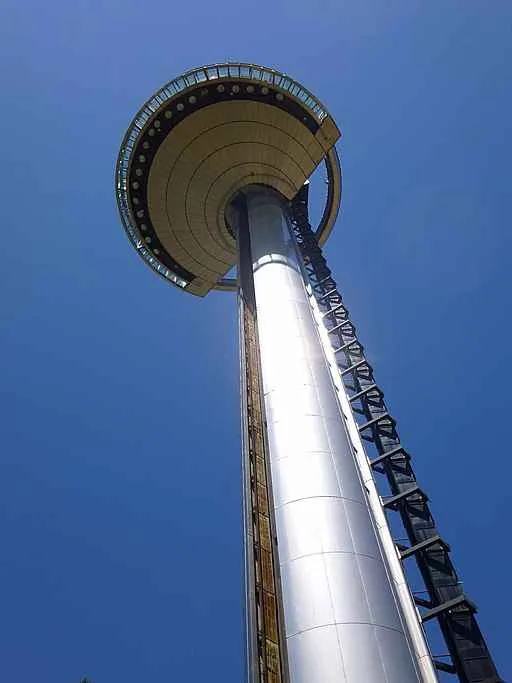 vista desde bajo del faro moncloa