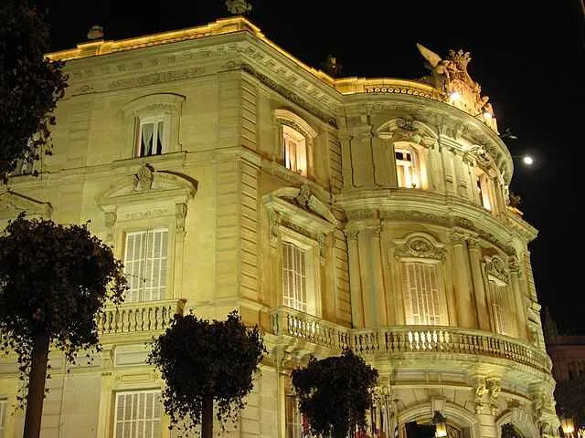 palacio de linares de noche