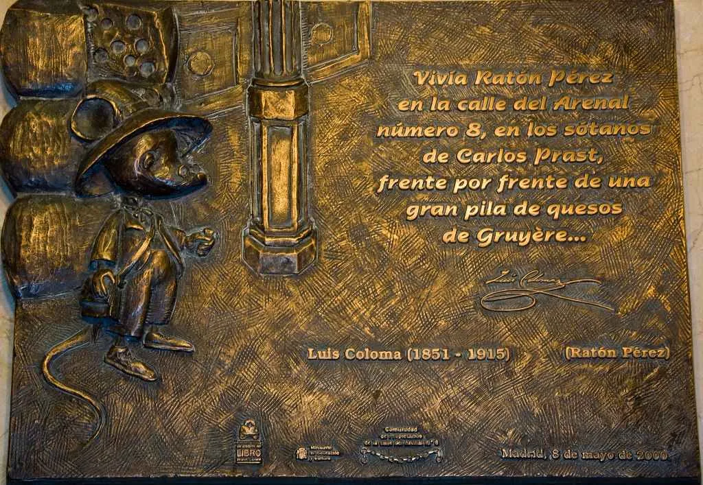 placa conmemorativa del cuento raton perez