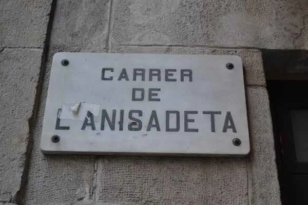 calle de anisadeta barcelona la calle mas corta