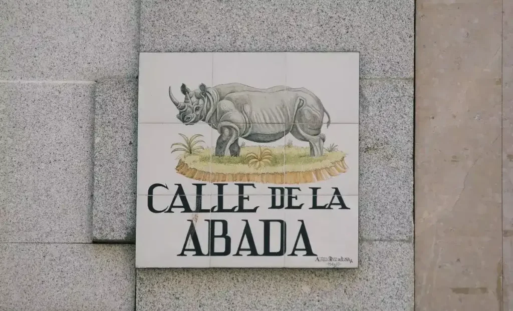 Placa de la calle de la Abada