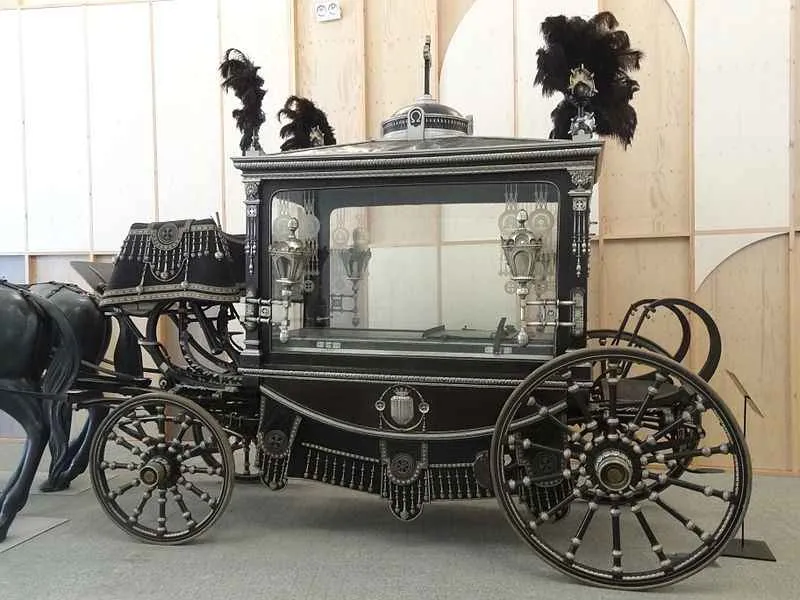 la estufa coche funerario tirado por caballos