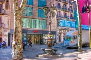 fuente de canaletas donde el barcelona celebra sus titulos
