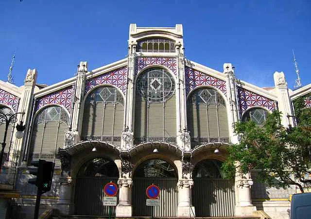 fachada del mercado central de valencia