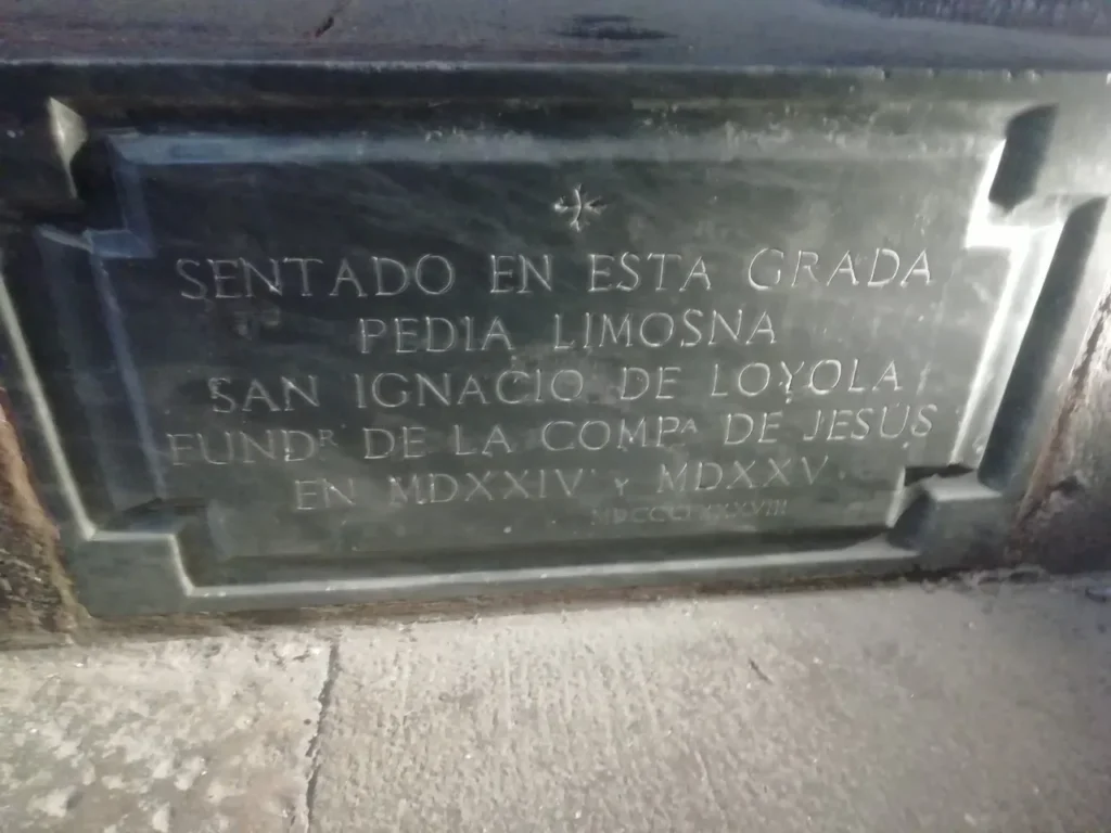 placa conmemorativa en santa maria del mar sobre loyola