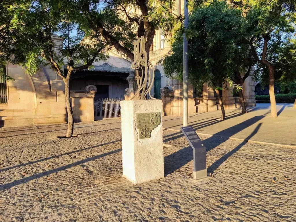 monumento al accidente del 17 de enero de 1977 en el puerto de barcelona