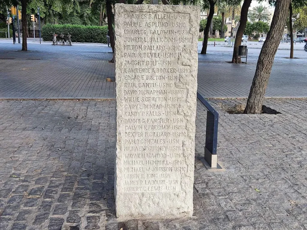 monolito del Memorial del Portal de la Pau