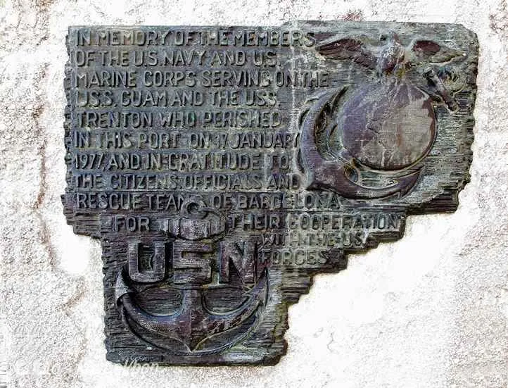 memorial por marineros estados unidenses muertos en 1977 barcelona
