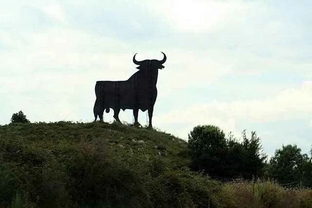 toro de osborne llanes, asturias