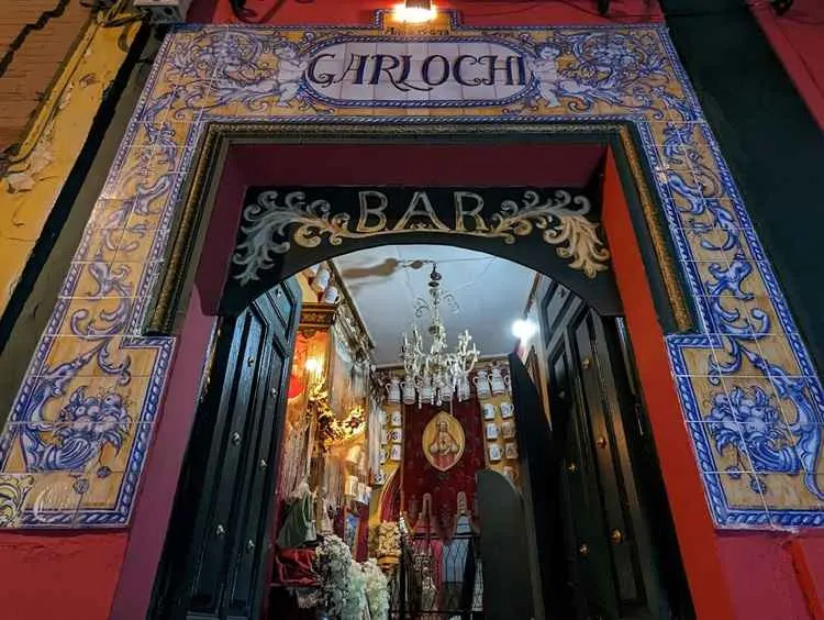 entrada del bar garlochi