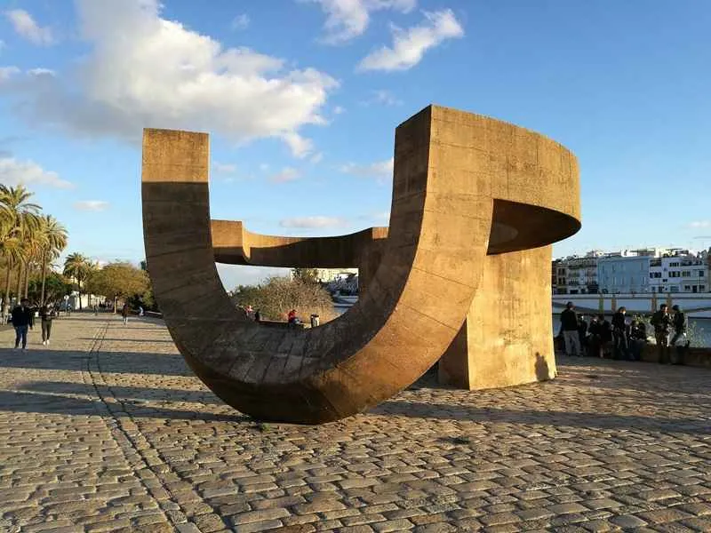 Monumento a la Tolerancia - Obra de Eduardo Chillida