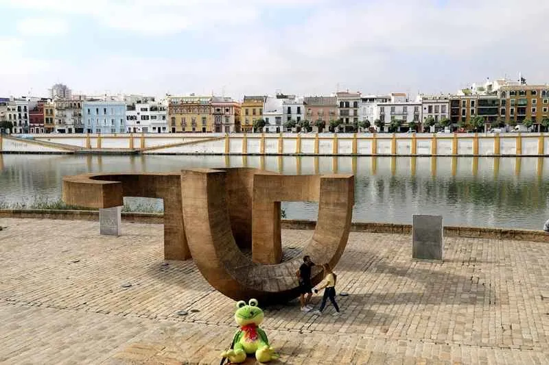 Monumento de la Tolerancia en Sevilla