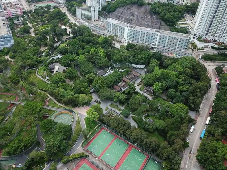 parque que sustituyó la ciudad amurallada de kowloon