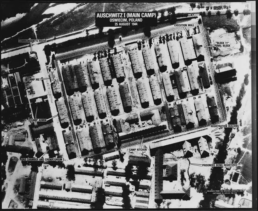 foto aerea del campo de concentracion auschwitz 1