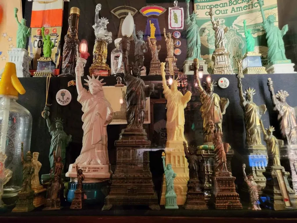 coleccion de estatuas de la libertad relicario de williamsburg