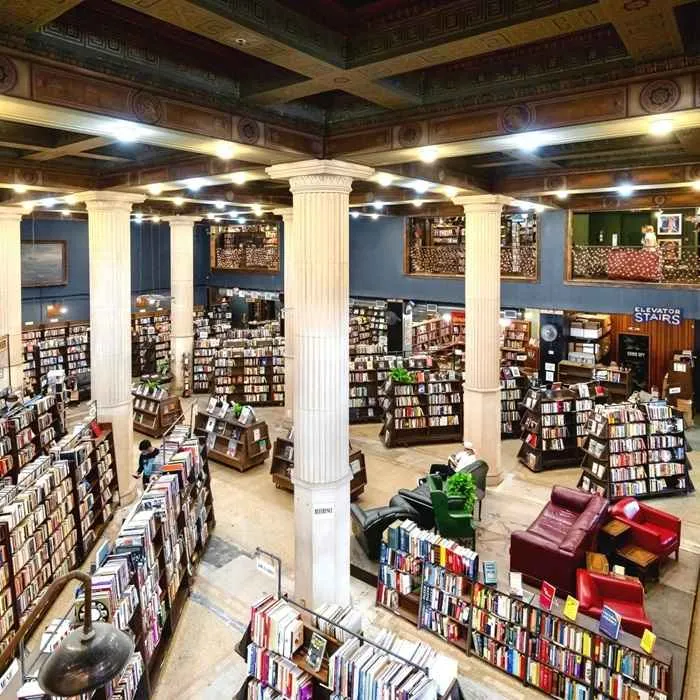 la libreria mas grande de california