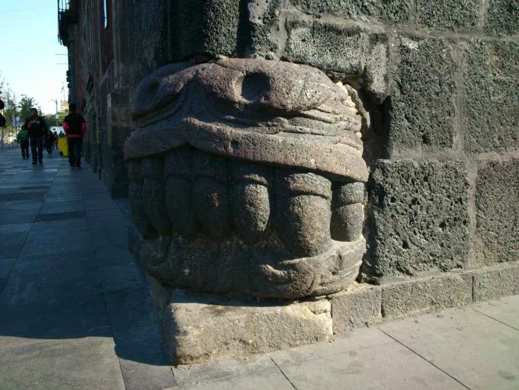 la cabeza de serpiente sonriente en cdmx