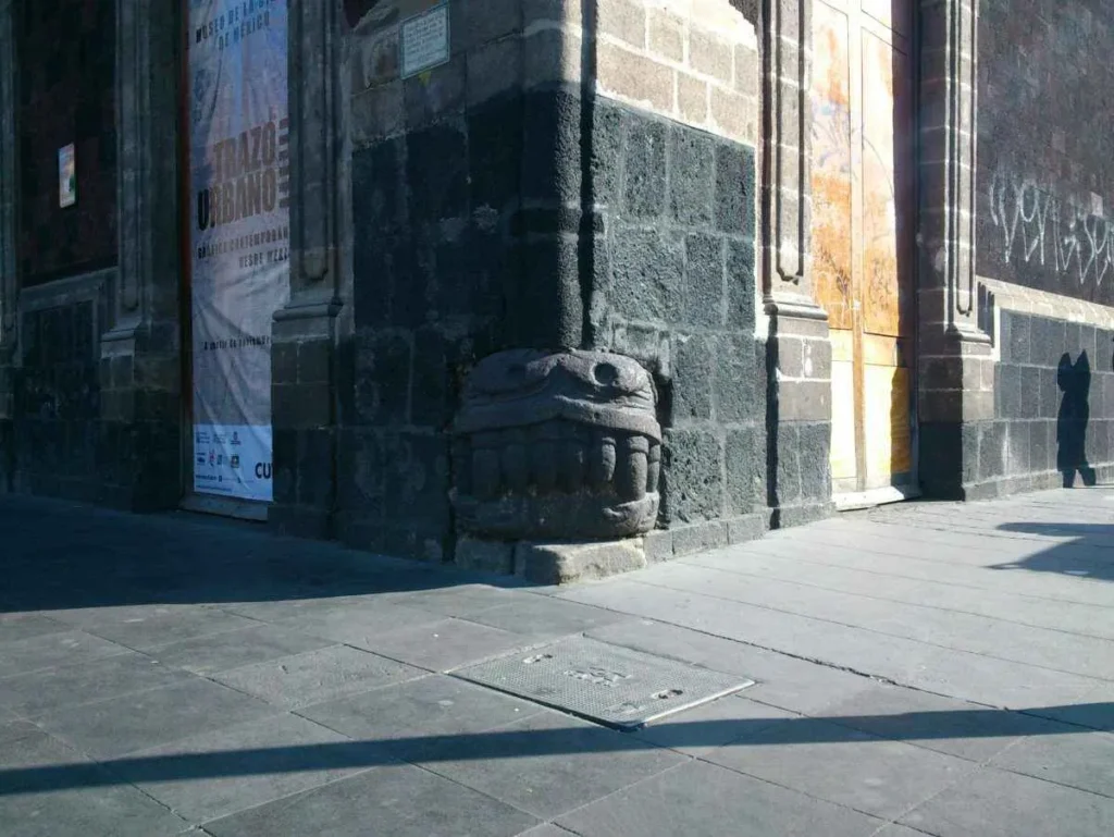 esquina de pino suarez y republica del salvador