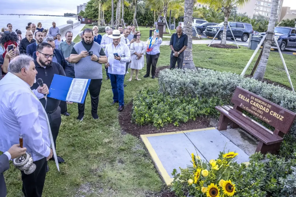 banco de celia cruz en Coconut Grove miami