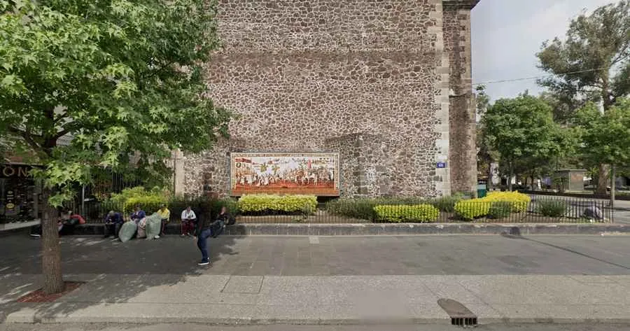 Mural réplica de una obra conmemorativa del encuentro Moctezuma-Cortés de Juan Correa