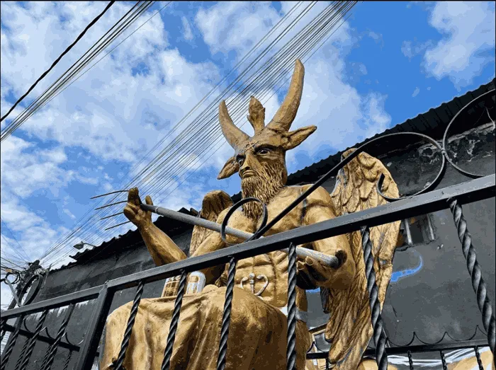 estatua del diablo en mexico