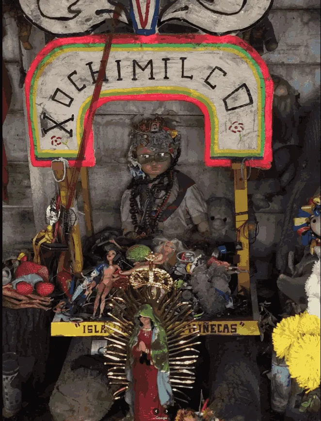 altar de la virgen de guadalupe en la isla de las muñecas de xochimilco