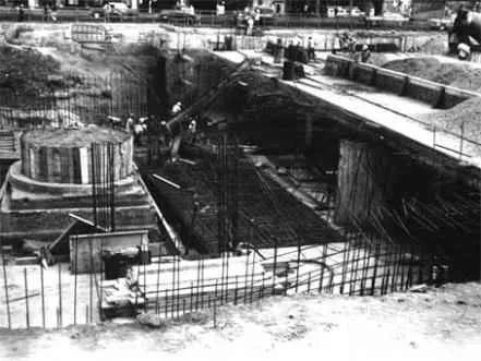Pirámide de Ehécatl al momento de la construccion del metro