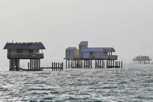 barrio abandonado foltando en el mar de miami stiltsville