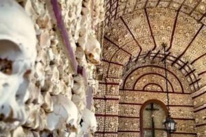 Interior de la Capilla de los Huesos en Faro