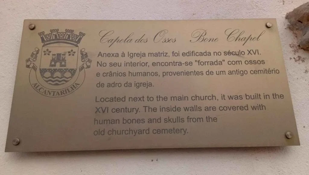 Huesos humanos en la capilla de Alcantarilha