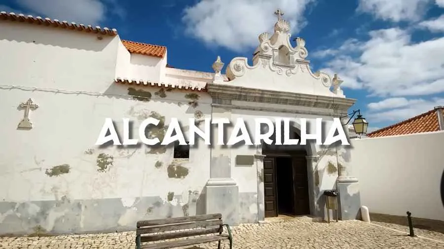 Capilla cubierta de huesos en Alcantarilha