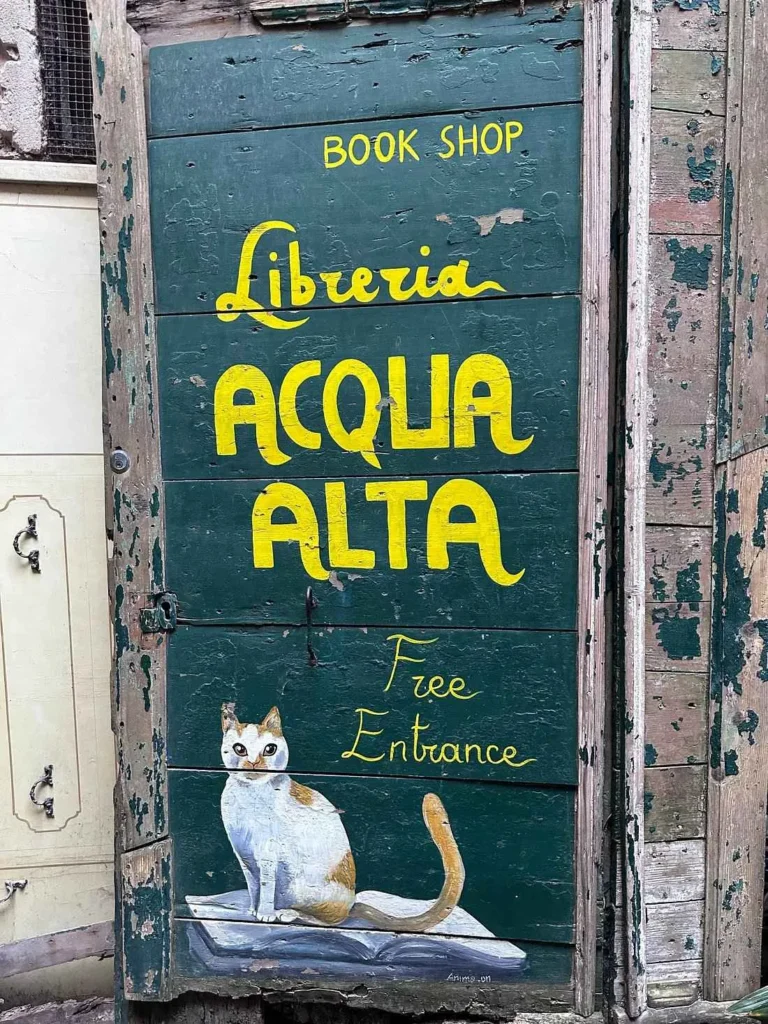 Rincón encantador de la Librería Acqua Alta