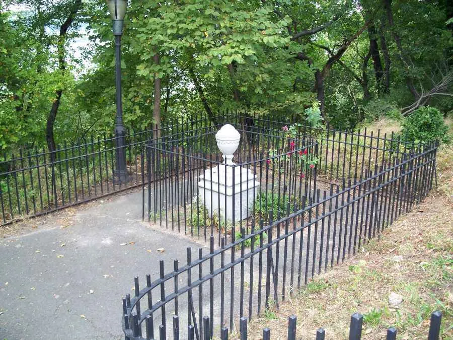 El memorial histórico del 'Niño Amable' en Riverside Park